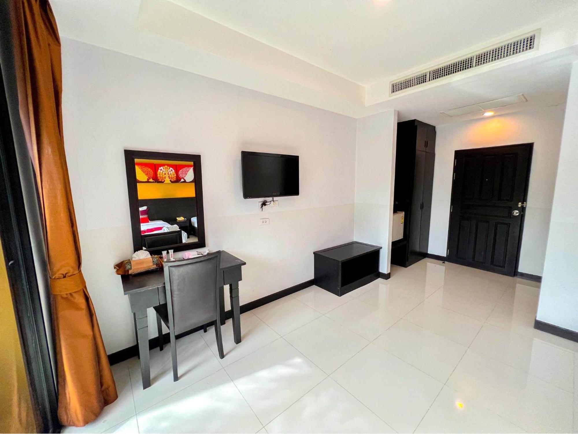 Naiyang Beach Hotel Sha Plus Phuket Exteriör bild