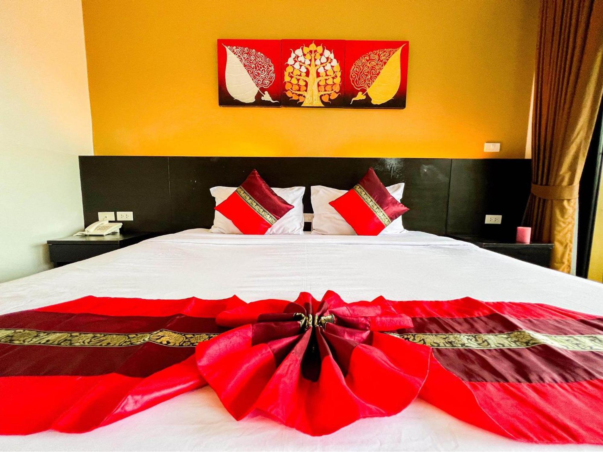 Naiyang Beach Hotel Sha Plus Phuket Exteriör bild