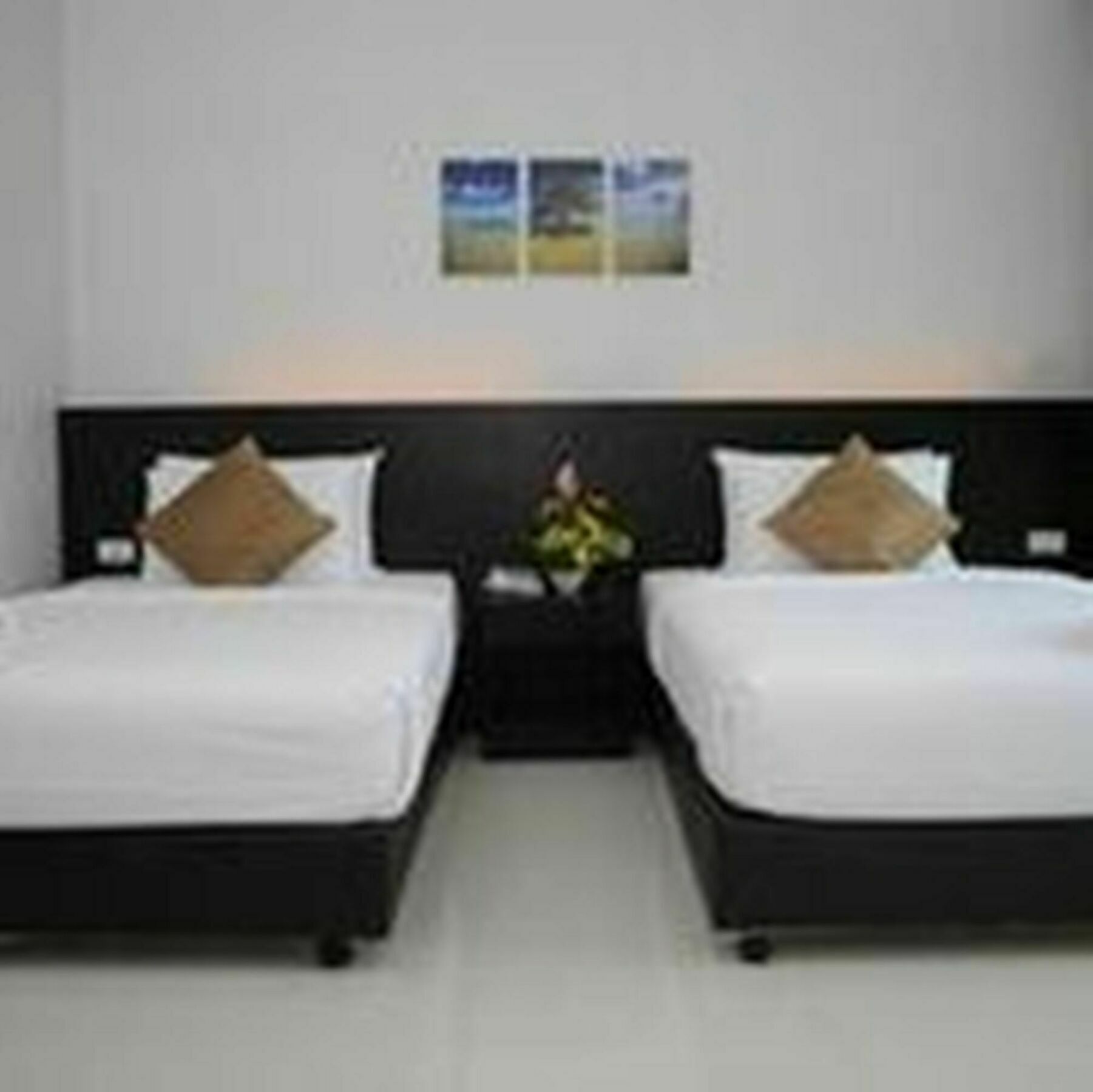 Naiyang Beach Hotel Sha Plus Phuket Exteriör bild