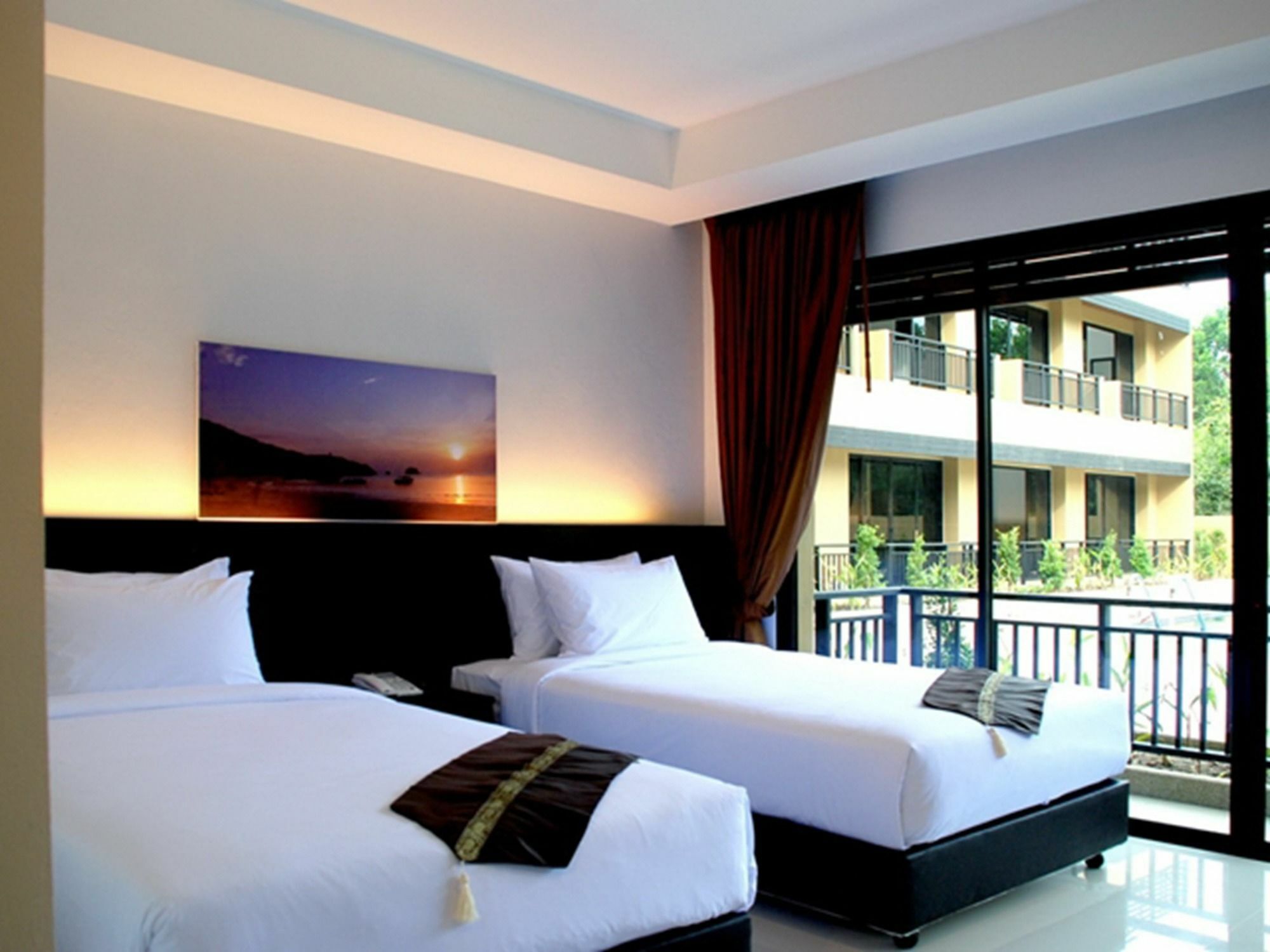 Naiyang Beach Hotel Sha Plus Phuket Exteriör bild