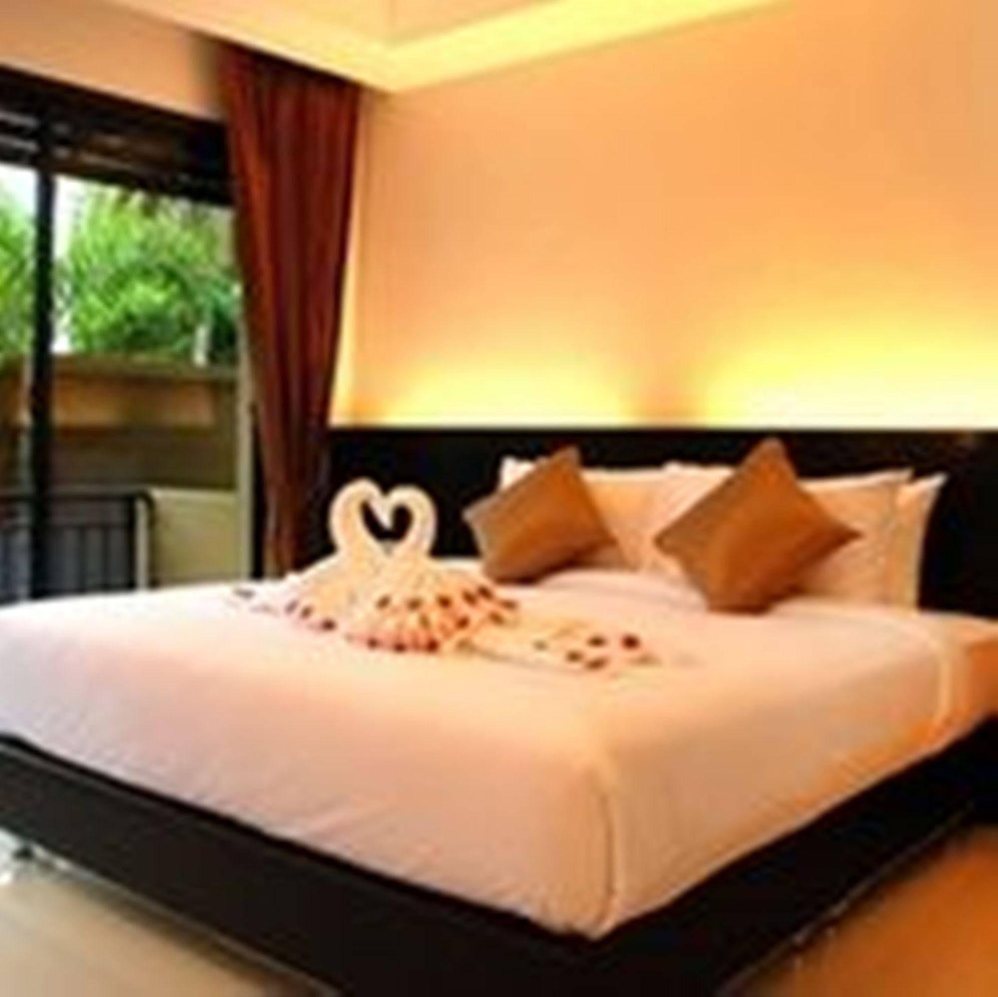 Naiyang Beach Hotel Sha Plus Phuket Exteriör bild