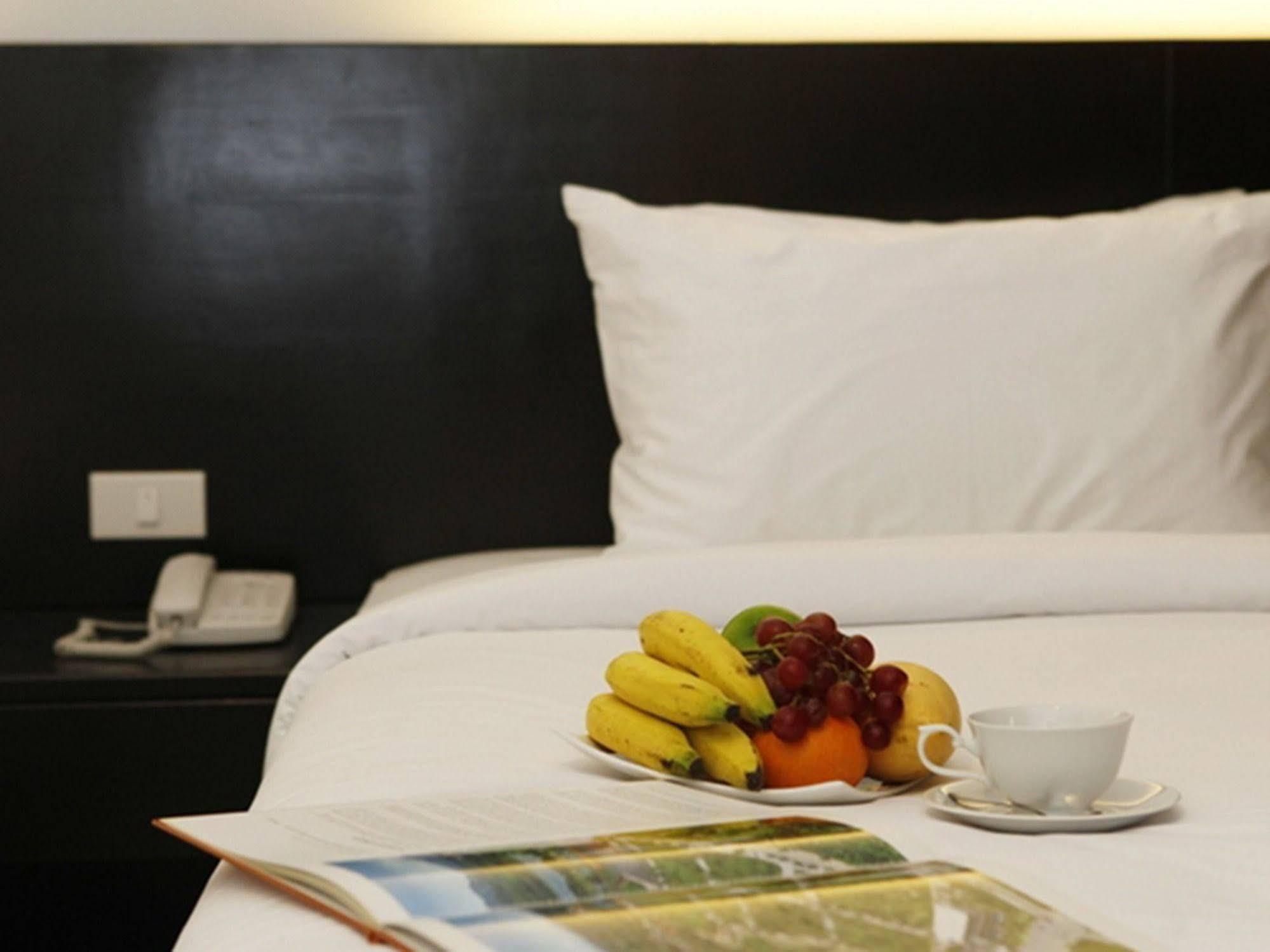 Naiyang Beach Hotel Sha Plus Phuket Exteriör bild