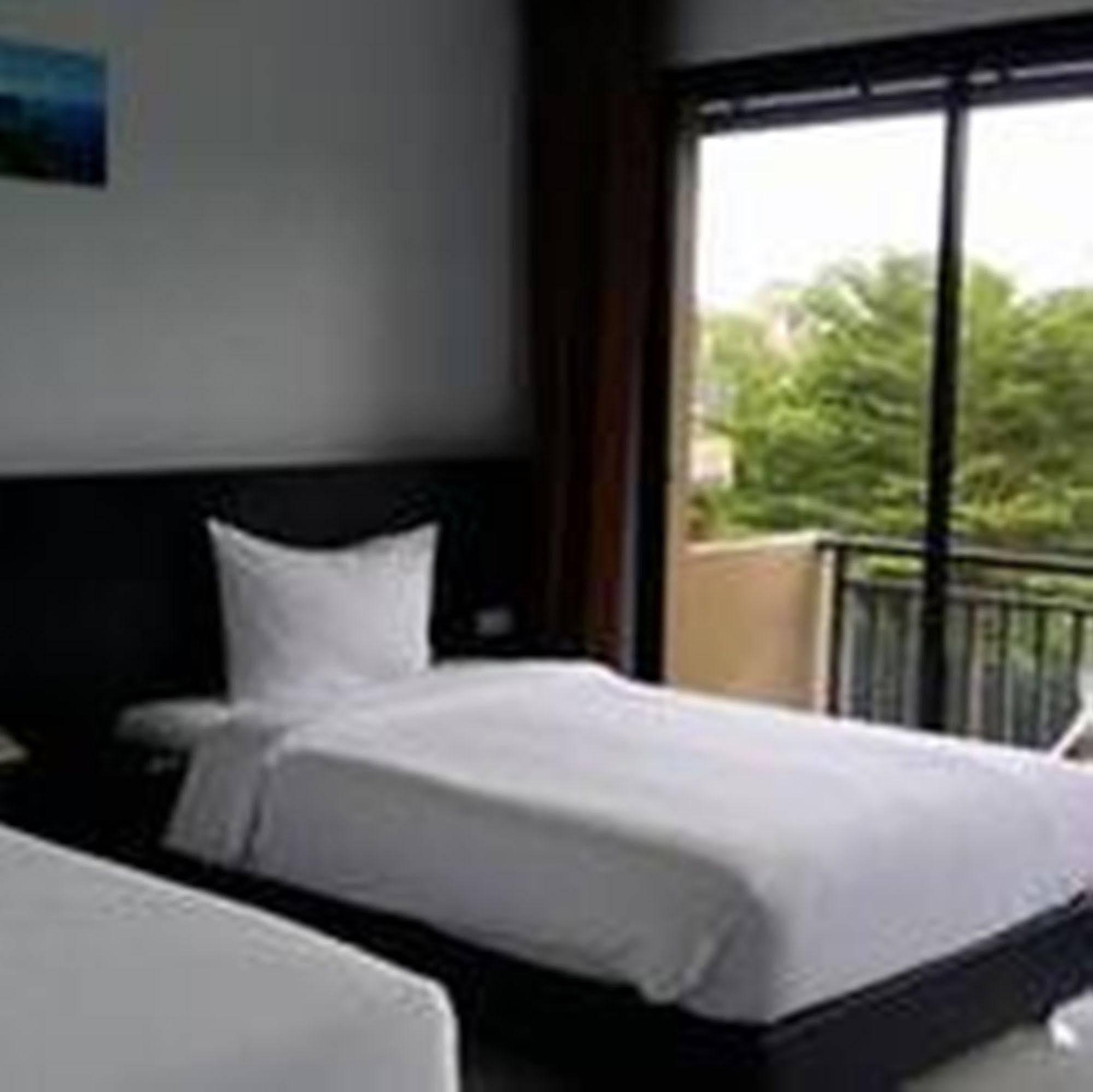 Naiyang Beach Hotel Sha Plus Phuket Exteriör bild